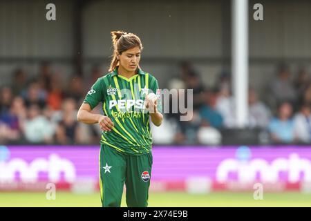 Northampton, Regno Unito. 17 maggio 2024. Diana Baig si prepara a ciotola durante la partita Women's Vitality IT20 tra England Women e Pakistan Women al County Ground, Northampton, Regno Unito, il 17 maggio 2024. Foto di Stuart Leggett. Solo per uso editoriale, licenza richiesta per uso commerciale. Non utilizzare in scommesse, giochi o pubblicazioni di singoli club/campionato/giocatori. Crediti: UK Sports Pics Ltd/Alamy Live News Foto Stock