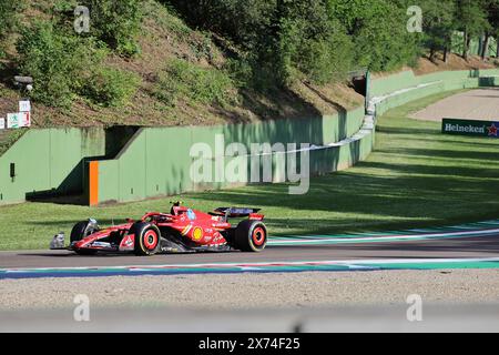 17 maggio 2024; autodromo Enzo e Dino Ferrari, Imola, Italia; FIA Formula 1 Emilia Romagna Grand Prix 2024; giornata di prove libere; Carlos Sainz di Ferrari Foto Stock