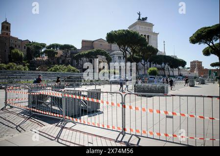 Roma, Italia. 17 maggio 2024. Sotto la direzione del comando ingegnere Esercito Italiano, è iniziata la realizzazione delle tribune che ospiteranno gli spettatori alla sfilata del 2 giugno, a Roma (Credit Image: © Marcello Valeri/ZUMA Press Wire) SOLO USO EDITORIALE! Non per USO commerciale! Foto Stock