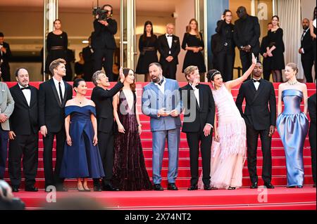 News - Types of Kindness Red Carpet - il 77° Festival annuale di Cannes Joe Alwyn, Hong Chau, Willem Dafoe, Emma Stone, Yorgos Lanthimos, Jesse Plemons, Margaret Qualley, Mamoudou Athie, Hunter Schafer, ed Guiney, Kasia Malipan e Andrew Lowe assistono ai tipi di tappeti rossi di gentilezza al 77° Festival annuale di Cannes al Palais des Festivals il 17 maggio 2024 a Cannes, Francia. Cannes Palais des Festival Francia Copyright: XStefanosxKyriazisx/xLiveMediax LPN 1356587 Foto Stock