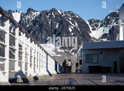 Swan Hellenic Minerva a Magdalenefjorden nell'Artico al largo di Spitsbergen Foto Stock