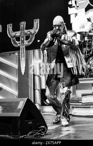 Rob Halford del Judas Priest sul palco Foto Stock