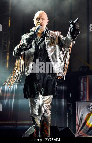Rob Halford del Judas Priest sul palco Foto Stock