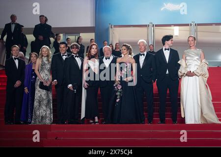 Cannes, Francia. 17 maggio 2024. Scott Lastaiti, Luisa Law, Tiffany Boyle, David Gonzales, Andrew Wonder, Taylor Jeanne, Paul Schrader, Penelope Mitchell, Alejandra Silva, Richard Gere, Homer James Jigme Gere e Uma Thurman hanno partecipato alla prima Oh Canada come parte del 77° Festival Internazionale di Cannes a Cannes, in Francia, il 17 maggio 2024. Foto di Aurore Marechal/ABACAPRESS. COM credito: Abaca Press/Alamy Live News Foto Stock