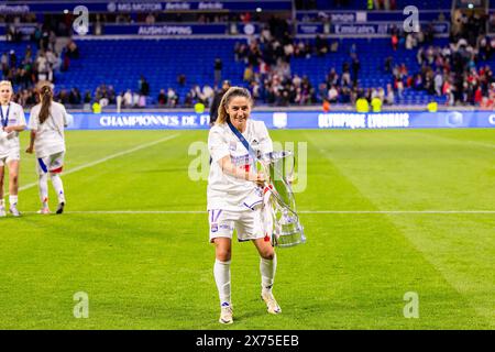 Lione, Francia. 17 maggio 2024. Danielle Van de Donk (17 Olympique Lyonnais) celebra il campionato francese durante la finale del D1 Arkema Playoff tra Olympique Lyonnais e Paris Saint-Germain al Groupama Stadium di Lione, in Francia. (Pauline FIGUET/SPP) credito: SPP Sport Press Photo. /Alamy Live News Foto Stock