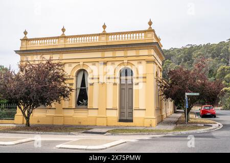 Edificio della banca dell'epoca coloniale, Gilbert Street Latrobe, Tasmania Foto Stock