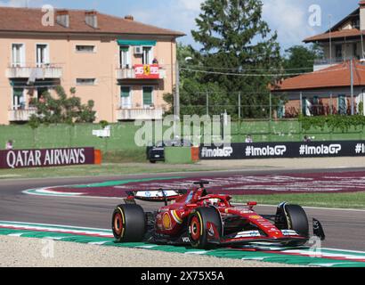 Imola. 17 maggio 2024. Il pilota monegasco della Ferrari Charles Leclerc gareggia durante la prima sessione di prove presso l'autodromo Internazionale Enzo e Dino Ferrari a Imola, in Italia, 17 maggio 2024, davanti al Gran Premio di Formula uno dell'Emilia Romagna. Crediti: Li Jing/Xinhua/Alamy Live News Foto Stock