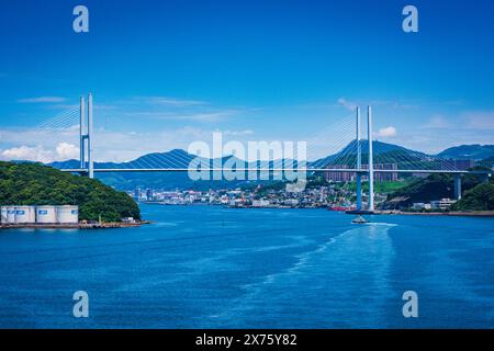 NAGASAKI, GIAPPONE - 19 luglio 2016: Megami Ohashi, un ponte sulla baia di Nagasaki nella città di Nagasaki, prefettura di Nagasaki. Foto Stock