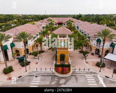 Weston, Florida, Stati Uniti d'America - 14 maggio 2024: Clock Tower Weston Town Center Foto Stock