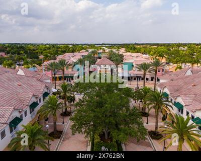 Weston, Florida, USA - 14 maggio 2024: Negozi al Weston Town Center Florida Foto Stock