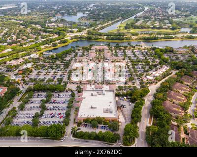 Weston, FL, Stati Uniti d'America - 14 maggio 2024: Foto del drone aereo del Weston Town Center Foto Stock