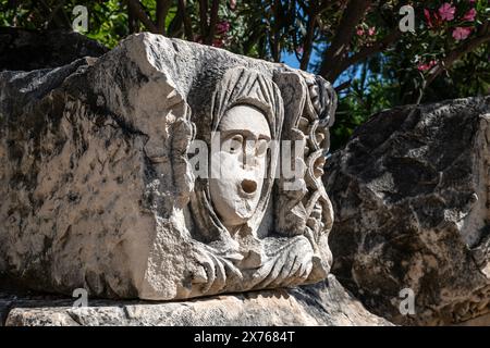 L'antica città di Myra è famosa soprattutto per le tombe rupestri del periodo Licico, il teatro romano e la chiesa di San Nicola (Babbo Natale) del periodo bizantino. Foto Stock