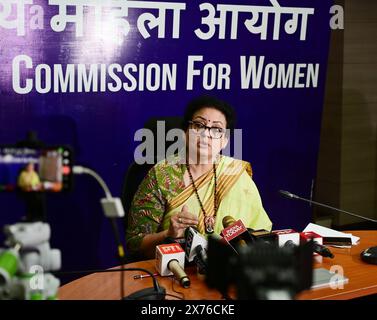 Nuova Delhi, India. 17 maggio 2024. NUOVA DELHI, INDIA - 17 MAGGIO: Il presidente dell'NCW Rekha Sharma si rivolge al personale dei media del suo ufficio per quanto riguarda la questione di Swati Maliwal il 17 maggio 2024 a nuova Delhi, India. (Foto di Vipin Kumar/Hindustan Times/Sipa USA) credito: SIPA USA/Alamy Live News Foto Stock
