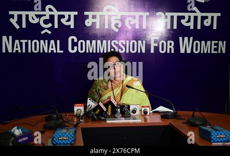 Nuova Delhi, India. 17 maggio 2024. NUOVA DELHI, INDIA - 17 MAGGIO: Il presidente dell'NCW Rekha Sharma si rivolge al personale dei media del suo ufficio per quanto riguarda la questione di Swati Maliwal il 17 maggio 2024 a nuova Delhi, India. (Foto di Vipin Kumar/Hindustan Times/Sipa USA) credito: SIPA USA/Alamy Live News Foto Stock