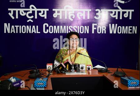 Nuova Delhi, India. 17 maggio 2024. NUOVA DELHI, INDIA - 17 MAGGIO: Il presidente dell'NCW Rekha Sharma si rivolge al personale dei media del suo ufficio per quanto riguarda la questione di Swati Maliwal il 17 maggio 2024 a nuova Delhi, India. (Foto di Vipin Kumar/Hindustan Times/Sipa USA) credito: SIPA USA/Alamy Live News Foto Stock