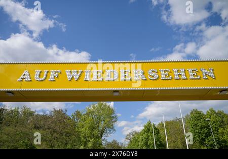 Schriftzug Auf Wiedersehen, Frühlingsfest, Festplatz, Tegel, Reinickendorf, Berlino, Germania Foto Stock