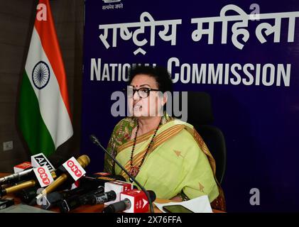 Nuova Delhi, India. 17 maggio 2024. NUOVA DELHI, INDIA - 17 MAGGIO: Il presidente dell'NCW Rekha Sharma si rivolge al personale dei media del suo ufficio per quanto riguarda la questione di Swati Maliwal il 17 maggio 2024 a nuova Delhi, India. (Foto di Vipin Kumar/Hindustan Times/Sipa USA) credito: SIPA USA/Alamy Live News Foto Stock