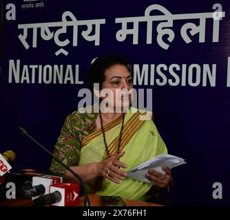 Nuova Delhi, India. 17 maggio 2024. NUOVA DELHI, INDIA - 17 MAGGIO: Il presidente dell'NCW Rekha Sharma si rivolge al personale dei media del suo ufficio per quanto riguarda la questione di Swati Maliwal il 17 maggio 2024 a nuova Delhi, India. (Foto di Vipin Kumar/Hindustan Times/Sipa USA) credito: SIPA USA/Alamy Live News Foto Stock