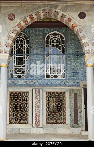 Il Palazzo Topkapi, una delle strutture più grandi e accattivanti del periodo ottomano a Istanbul, Turchia Foto Stock