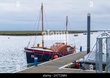 La storica nave di salvataggio RNLI "Lucy Laver" ormeggiata a Well-NEXT-the-Sea Foto Stock