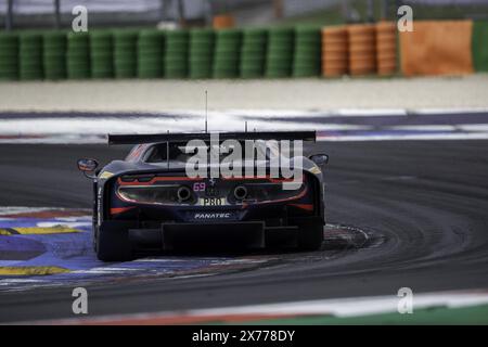 69 VERMEULEN Thierry (nld), ALTOE Giacomo (sim) Emil Frey Racing, Ferrari 296 GT3, azione durante il 3° round della 2024 GT World Challenge Sprint Cup sul Misano World Circuit Marco Simoncelli, dal 17 al 19 maggio 2024 a Misano Adriatico, Italia Foto Stock