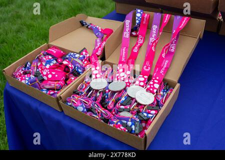 Brentwood Essex 18 maggio 2024 Cancer UK Race for Life al Weald Country Park centinaia partecipano per raccogliere fondi per la ricerca sul cancro salvavita, Brentwood Essex credito: Richard Lincoln/Alamy Live News Foto Stock