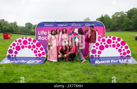 Brentwood Essex 18 maggio 2024 Cancer UK Race for Life al Weald Country Park centinaia partecipano per raccogliere fondi per la ricerca sul cancro salvavita, Brentwood Essex credito: Richard Lincoln/Alamy Live News Foto Stock