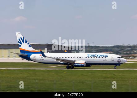 Flugzeug am Flughafen Stoccarda. Registrierung: TC-SUU, SunExpress, Boeing, 737-800. // 16.05.2024: Stoccarda, Baden-Württemberg, Deutschland, Europa *** aeromobili presso l'aeroporto di Stoccarda registrazione TC SUU, SunExpress, Boeing, 737 800 16 05 2024 Stoccarda, Baden Württemberg, Germania, Europa Foto Stock