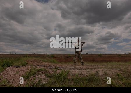 18 maggio 2024: I membri della 22a brigata completano l'addestramento di primo soccorso e artiglieria nella regione di Dontesk in Ucraina il 17 maggio 2024 (Credit Image: © Svet Jacqueline/ZUMA Press Wire) SOLO USO EDITORIALE! Non per USO commerciale! Foto Stock