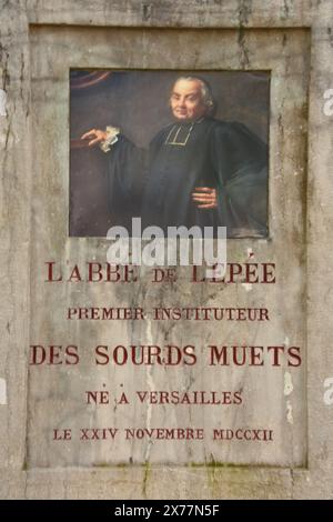 Monument de l'Abbé de l'Epée, Premier instituteur des sourds muets né à Versailles le XXIV novembre MDCCXII Foto Stock