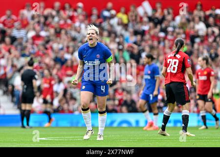 Millie Bright of Chelsea Women celebra Mayra Ramírez del Chelsea Goal Make IT 0-1 Chelsea, durante la partita di fa Women's Super League Manchester United Women vs Chelsea FC Women at Old Trafford, Manchester, United Kingdom, 18 maggio 2024 (foto di Cody Froggatt/News Images) Foto Stock