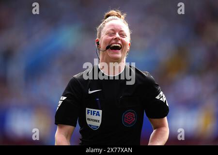 L'arbitro Kirsty Dowle durante il Barclays Women's Super League Match a Villa Park, Birmingham. Data foto: Sabato 18 maggio 2024. Foto Stock