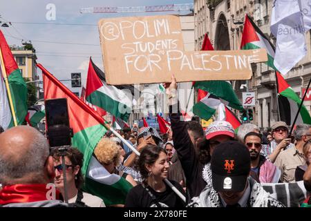 Milano, Italia. 18 maggio 2024. Via Palestro. Manifestazione libera Palestina. - Cronaca - Milano, Italia - sabato 18 maggio 2024 (foto Alessandro Cimma/Lapresse) via Palestro. Dimostrazione della Palestina libera. - Chronicle - Milano, Italia - sabato 18 maggio 2024 (foto Alessandro Cimma/Lapresse) crediti: LaPresse/Alamy Live News Foto Stock