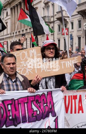 Milano, Italia. 18 maggio 2024. Via Palestro. Manifestazione libera Palestina. - Cronaca - Milano, Italia - sabato 18 maggio 2024 (foto Alessandro Cimma/Lapresse) via Palestro. Dimostrazione della Palestina libera. - Chronicle - Milano, Italia - sabato 18 maggio 2024 (foto Alessandro Cimma/Lapresse) crediti: LaPresse/Alamy Live News Foto Stock