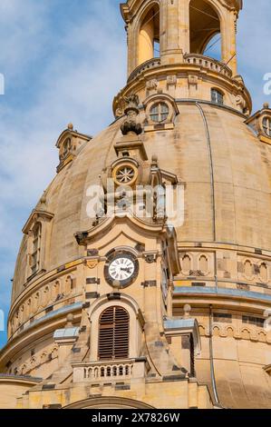 Dresda, Germania - 18 aprile 2022: Chiesa Frauenkirche a Dresda in Germania Foto Stock