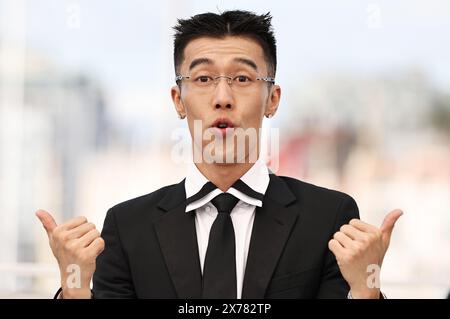 Cannes. 18 maggio 2024. L'attore Zhou You posa durante la photocall del film "Black Dog" alla 77a edizione del Festival di Cannes a Cannes, Francia meridionale, il 18 maggio 2024 credito: Gao Jing/Xinhua/Alamy Live News Foto Stock