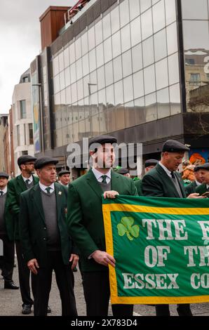 Belfast, Contea di Antrim, Irlanda del Nord 17 marzo 2024 - uomini dei figli amichevoli di Shillelagh New Jersey in parata di San Patrizio Belfast Foto Stock