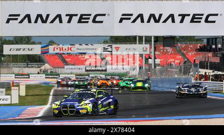 Misano, Italia. 18 maggio 2024. Partenza gara 1 a Misano World Circuit Marco Simoncelli, durante Fanatec GT World Challange Misano 2024, 18 maggio, a Misano, Italia Credit: Independent Photo Agency/Alamy Live News Foto Stock