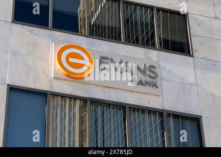 Buffalo, New York, Stati Uniti - 8 dicembre 2023: Sede della Evans Bank nel centro di Buffalo, New York, Stati Uniti. Foto Stock