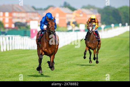 Newbury, Regno Unito, sabato 18 maggio 2024; Diamond Rain e il fantino William Buick vincono l'Haras de Bouquetot Fillies' Trial Stakes (elencato) per l'addestratore Charlie Appleby e il proprietario Godolphin. Crediti JTW equine Images / Alamy. Foto Stock