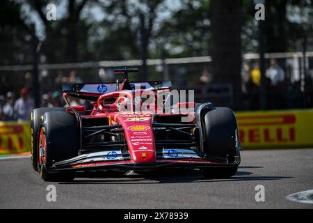 Imola, Italia. 18 maggio 2024. Charles Leclerc di Monaco alla guida della Scuderia Ferrari HP F1 Team durante le anteprime del Gran Premio di F1 dell'Emilia-Romagna all'autodromo Enzo e Dino Ferrari Circuit Credit: BEST Images/Alamy Live News Foto Stock