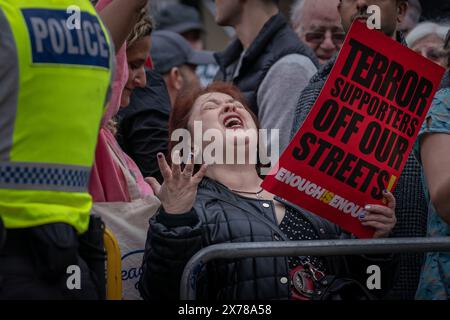 Londra, Regno Unito. 18 maggio 2024. Contro-dimostrazione statica pro-Israele a Piccadilly, organizzata dal gruppo “Enough is Enough”. Crediti: Guy Corbishley/Alamy Live News Foto Stock