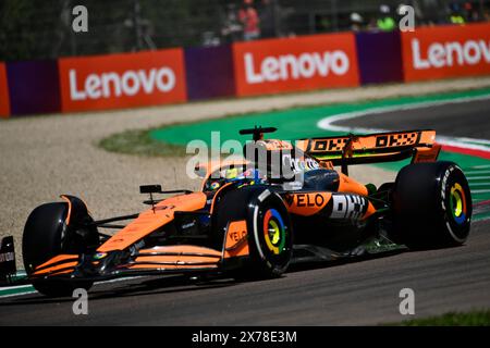 18 maggio 2024; autodromo Enzo e Dino Ferrari, Imola, Italia; FIA Formula 1 Emilia Romagna Grand Prix 2024; giornata di qualificazione; Oscar Piastri dell'Australia alla guida del team McLaren F1 Foto Stock