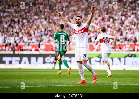 Stoccarda, Germania. 18 maggio 2024. Calcio: Bundesliga, VfB Stuttgart - Bor. Mönchengladbach, giorno della partita 34, MHPArena. Deniz Undav di Stoccarda festeggia al fischio finale. Credito: Tom Weller/dpa - NOTA IMPORTANTE: in conformità con i regolamenti della DFL German Football League e della DFB German Football Association, è vietato utilizzare o far utilizzare fotografie scattate nello stadio e/o della partita sotto forma di immagini sequenziali e/o serie di foto video./dpa/Alamy Live News Foto Stock