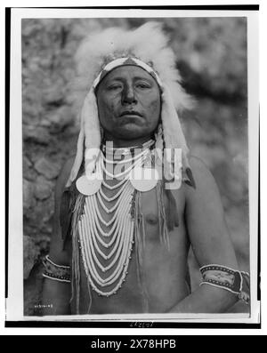 Da che parte, Curtis no 1316-05., fa parte di: Edward S. Curtis Collection .. Indians of North America, Montana, 1900-1910. , Crow Indians, 1900-1910. Foto Stock