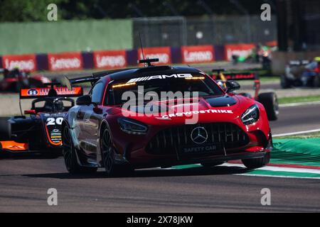 Mercedes AMG Safety Car durante il 3° round del Campionato FIA di Formula 3 2024 dal 17 al 19 maggio 2024 sull'autodromo Enzo e Dino Ferrari, a Imola, Italia - foto Xavi Bonilla / DPPI Foto Stock