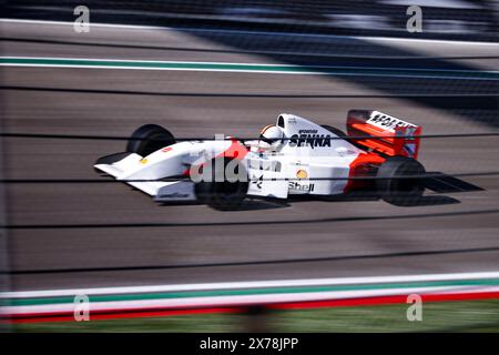 Sebastian Vettel alla guida della sua McLaren MP4-8 durante la Formula 1 MSC Cruises Gran Premio del Made in Italy e Dellâ&#x80;&#x99;Emilia-Romagne 2024, 7° round del Campionato del mondo di Formula 1 2024 dal 17 al 19 maggio 2024 sull'autodromo Enzo e Dino Ferrari, a Imola, Italia Foto Stock