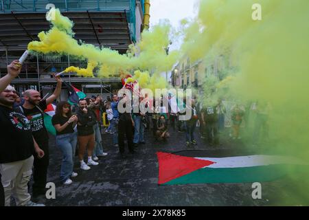 Aversa, Italia, 18 maggio 2024. Durante una manifestazione di solidarietà con il popolo palestinese e contro i massicci attacchi israeliani alla striscia di Gaza. Foto Stock