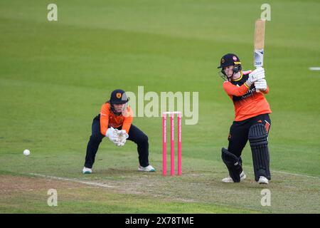 Southampton, Regno Unito, 18 maggio 2024. Kirstie Gordon dei Blaze battendo durante la Charlotte Edwards Cup match tra Southern Vipers e The Blaze all'Utilita Bowl di Southampton. Crediti: Dave Vokes/Alamy Live News Foto Stock