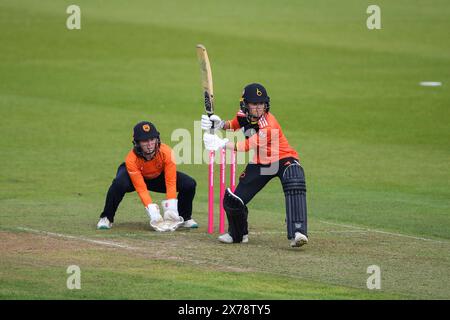Southampton, Regno Unito, 18 maggio 2024. Lucy Higham dei Blaze battendo durante la Charlotte Edwards Cup match tra Southern Vipers e The Blaze all'Utilita Bowl di Southampton. Crediti: Dave Vokes/Alamy Live News Foto Stock
